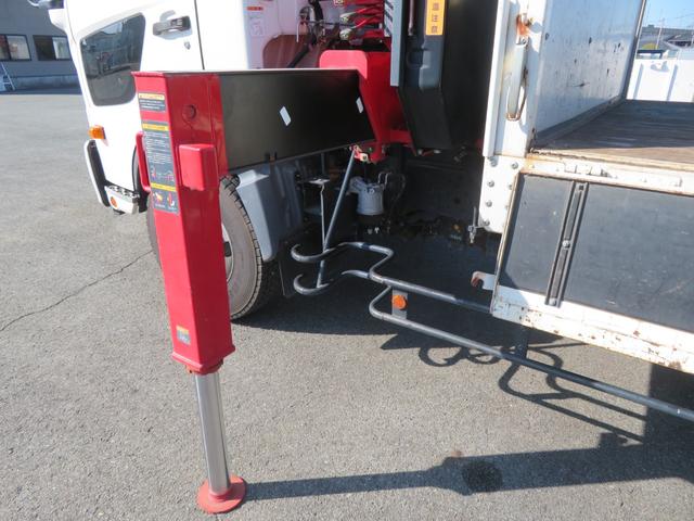 ヒノレンジャー 4段R/Cクレーン付平ボデー ユニック製 型式:URG344 フックイン付 クレーン能力2.93t吊り 差し違いアウトリガー 三方開 210馬力 積載2400kg ETC付(31枚目)