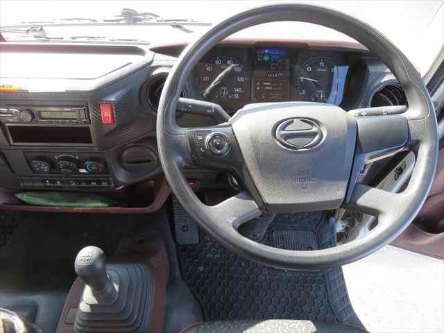 ヒノレンジャー 4段R/Cクレーン付平ボデー ユニック製 型式:URG344 フックイン付 クレーン能力2.93t吊り 差し違いアウトリガー 三方開 210馬力 積載2400kg ETC付(52枚目)