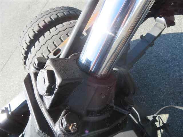 エルフトラック 2t低床ダンプ 車検整備付 新明和製 型式:DR2-0110SY 三方開 センターピン 独立懸架サスペンション 150馬力 4ナンバー 積載2000kg(20枚目)