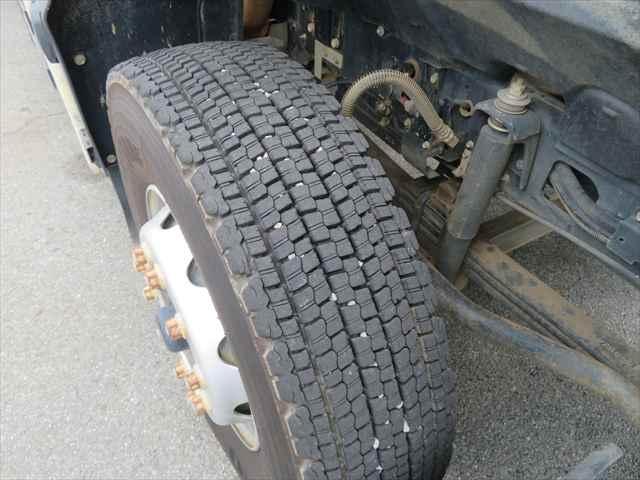 ギガ １０ｔダンプ　新明和製　型式：ＤＲＳ１１－００１０ＳＹ３　積載９４００ｋｇ　３８０馬力　ＥＴＣ　タコグラフ　ベッド　室内ホット＆クールＢＯＸ付　走行２万ｋｍ以下（10枚目）