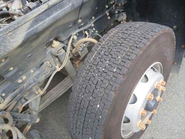 ギガ １０ｔダンプ　新明和製　型式：ＤＲＳ１１－００１０ＳＹ３　積載９４００ｋｇ　３８０馬力　ＥＴＣ　タコグラフ　ベッド　室内ホット＆クールＢＯＸ付　走行２万ｋｍ以下（11枚目）