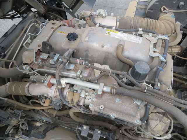 ギガ １０ｔダンプ　新明和製　型式：ＤＲＳ１１－００１０ＳＹ３　積載９４００ｋｇ　３８０馬力　ＥＴＣ　タコグラフ　ベッド　室内ホット＆クールＢＯＸ付　走行２万ｋｍ以下（12枚目）