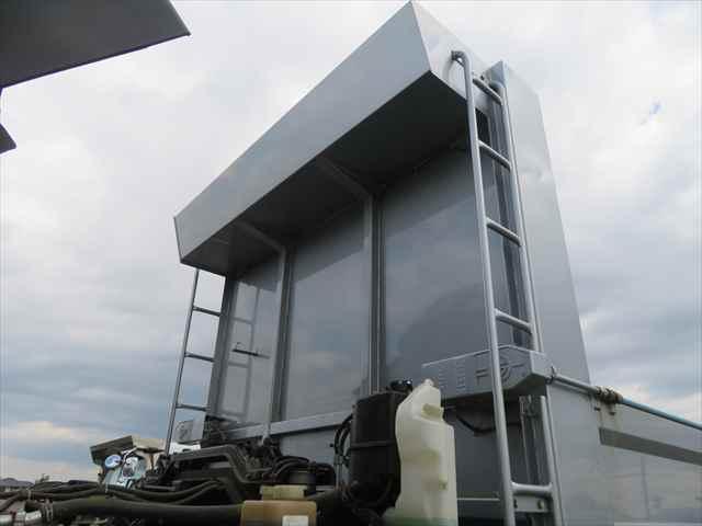 ギガ １０ｔダンプ　新明和製　型式：ＤＲＳ１１－００１０ＳＹ３　積載９４００ｋｇ　３８０馬力　ＥＴＣ　タコグラフ　ベッド　室内ホット＆クールＢＯＸ付　走行２万ｋｍ以下（16枚目）