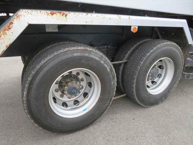 ギガ １０ｔダンプ　新明和製　型式：ＤＲＳ１１－００１０ＳＹ３　積載９４００ｋｇ　３８０馬力　ＥＴＣ　タコグラフ　ベッド　室内ホット＆クールＢＯＸ付　走行２万ｋｍ以下（19枚目）