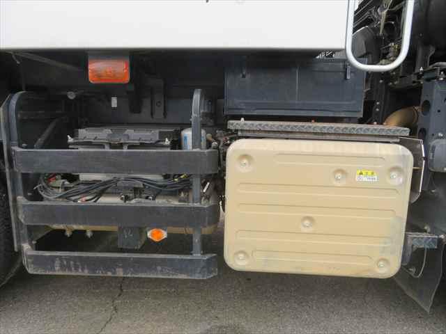 ギガ １０ｔダンプ　新明和製　型式：ＤＲＳ１１－００１０ＳＹ３　積載９４００ｋｇ　３８０馬力　ＥＴＣ　タコグラフ　ベッド　室内ホット＆クールＢＯＸ付　走行２万ｋｍ以下（20枚目）