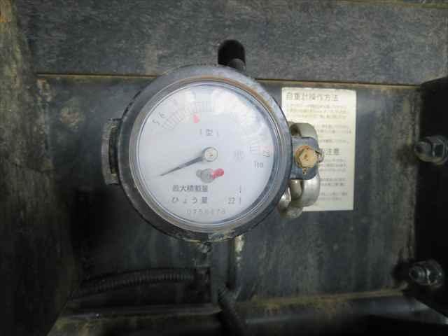 ギガ １０ｔダンプ　新明和製　型式：ＤＲＳ１１－００１０ＳＹ３　積載９４００ｋｇ　３８０馬力　ＥＴＣ　タコグラフ　ベッド　室内ホット＆クールＢＯＸ付　走行２万ｋｍ以下（22枚目）