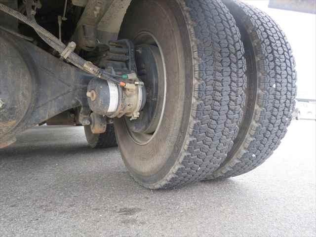 ギガ １０ｔダンプ　新明和製　型式：ＤＲＳ１１－００１０ＳＹ３　積載９４００ｋｇ　３８０馬力　ＥＴＣ　タコグラフ　ベッド　室内ホット＆クールＢＯＸ付　走行２万ｋｍ以下（23枚目）