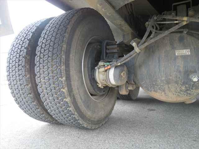 ギガ １０ｔダンプ　新明和製　型式：ＤＲＳ１１－００１０ＳＹ３　積載９４００ｋｇ　３８０馬力　ＥＴＣ　タコグラフ　ベッド　室内ホット＆クールＢＯＸ付　走行２万ｋｍ以下（24枚目）