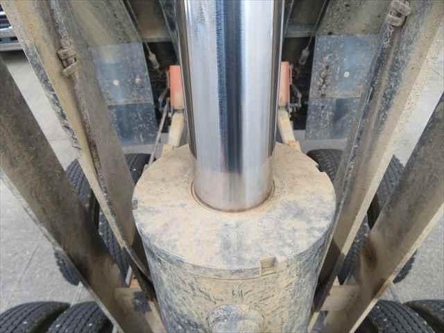 ギガ １０ｔダンプ　新明和製　型式：ＤＲＳ１１－００１０ＳＹ３　積載９４００ｋｇ　３８０馬力　ＥＴＣ　タコグラフ　ベッド　室内ホット＆クールＢＯＸ付　走行２万ｋｍ以下（27枚目）