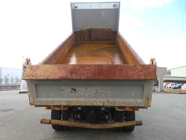 ギガ １０ｔダンプ　新明和製　型式：ＤＲＳ１１－００１０ＳＹ３　積載９４００ｋｇ　３８０馬力　ＥＴＣ　タコグラフ　ベッド　室内ホット＆クールＢＯＸ付　走行２万ｋｍ以下（30枚目）