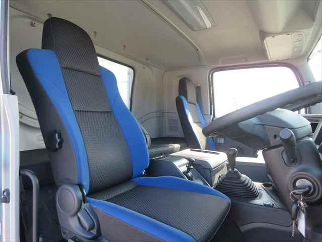 ギガ １０ｔダンプ　新明和製　型式：ＤＲＳ１１－００１０ＳＹ３　積載９４００ｋｇ　３８０馬力　ＥＴＣ　タコグラフ　ベッド　室内ホット＆クールＢＯＸ付　走行２万ｋｍ以下（34枚目）