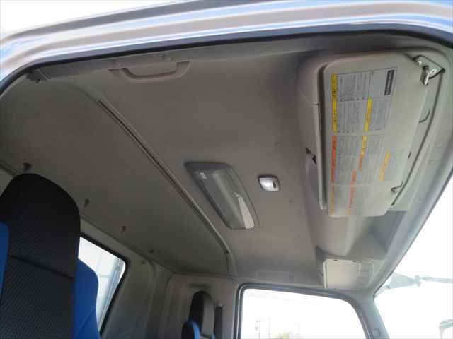 ギガ １０ｔダンプ　新明和製　型式：ＤＲＳ１１－００１０ＳＹ３　積載９４００ｋｇ　３８０馬力　ＥＴＣ　タコグラフ　ベッド　室内ホット＆クールＢＯＸ付　走行２万ｋｍ以下（35枚目）