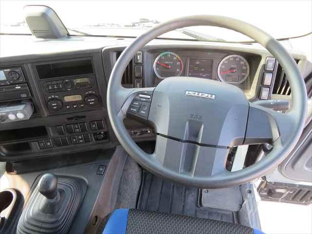 ギガ １０ｔダンプ　新明和製　型式：ＤＲＳ１１－００１０ＳＹ３　積載９４００ｋｇ　３８０馬力　ＥＴＣ　タコグラフ　ベッド　室内ホット＆クールＢＯＸ付　走行２万ｋｍ以下（36枚目）