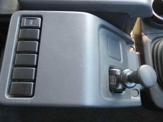 ギガ １０ｔダンプ　新明和製　型式：ＤＲＳ１１－００１０ＳＹ３　積載９４００ｋｇ　３８０馬力　ＥＴＣ　タコグラフ　ベッド　室内ホット＆クールＢＯＸ付　走行２万ｋｍ以下（41枚目）