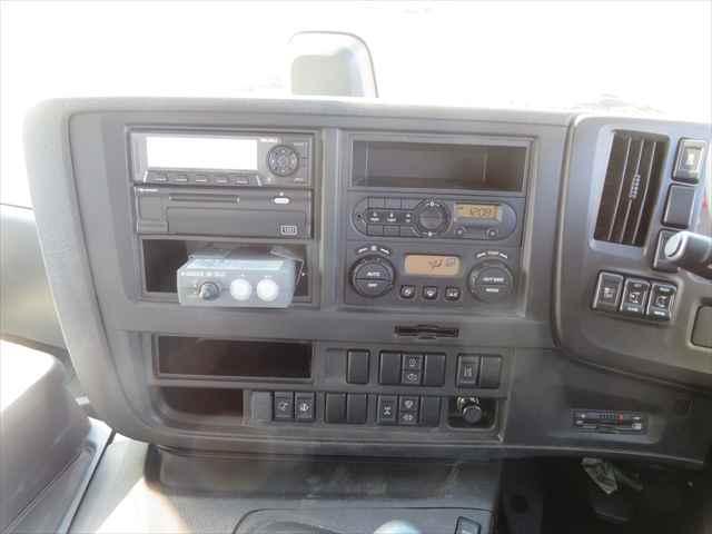 ギガ １０ｔダンプ　新明和製　型式：ＤＲＳ１１－００１０ＳＹ３　積載９４００ｋｇ　３８０馬力　ＥＴＣ　タコグラフ　ベッド　室内ホット＆クールＢＯＸ付　走行２万ｋｍ以下（43枚目）