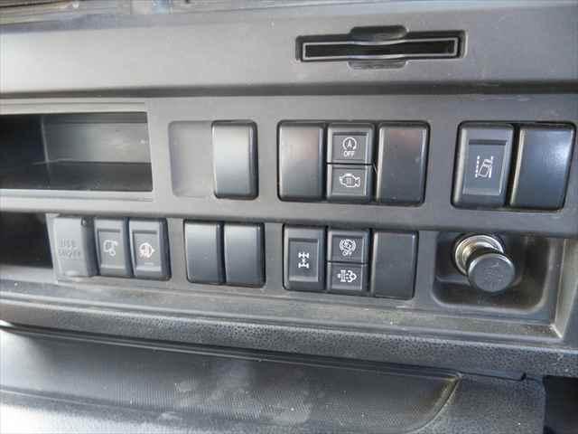 ギガ １０ｔダンプ　新明和製　型式：ＤＲＳ１１－００１０ＳＹ３　積載９４００ｋｇ　３８０馬力　ＥＴＣ　タコグラフ　ベッド　室内ホット＆クールＢＯＸ付　走行２万ｋｍ以下（45枚目）