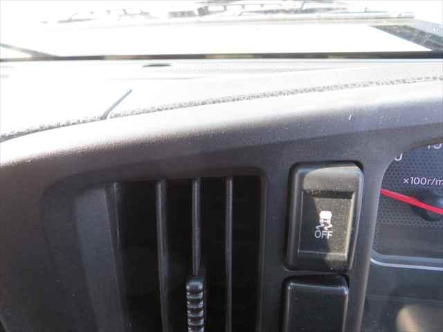 ギガ １０ｔダンプ　新明和製　型式：ＤＲＳ１１－００１０ＳＹ３　積載９４００ｋｇ　３８０馬力　ＥＴＣ　タコグラフ　ベッド　室内ホット＆クールＢＯＸ付　走行２万ｋｍ以下（46枚目）