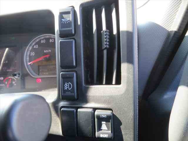 ギガ １０ｔダンプ　新明和製　型式：ＤＲＳ１１－００１０ＳＹ３　積載９４００ｋｇ　３８０馬力　ＥＴＣ　タコグラフ　ベッド　室内ホット＆クールＢＯＸ付　走行２万ｋｍ以下（48枚目）