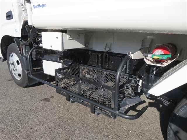 デュトロ ２ｔプレス式塵芥車　新明和製　型式：ＧＴ０４２－５４３４　容積４．３立米　積載２０００ｋｇ　連続スイッチ付　分別カゴ付　１５０馬力　ＡＴ車　走行１．９万ｋｍ　ＥＴＣ　ドラレコ　メッキ部品有（17枚目）