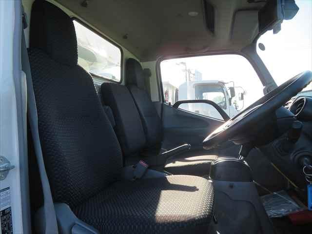 デュトロ ２ｔプレス式塵芥車　新明和製　型式：ＧＴ０４２－５４３４　容積４．３立米　積載２０００ｋｇ　連続スイッチ付　分別カゴ付　１５０馬力　ＡＴ車　走行１．９万ｋｍ　ＥＴＣ　ドラレコ　メッキ部品有（34枚目）