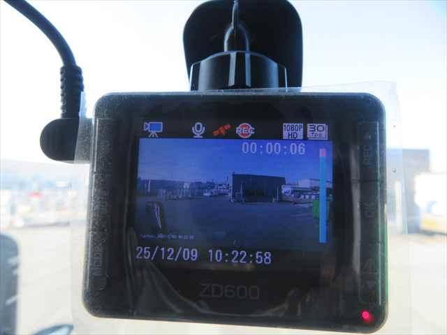 デュトロ ２ｔプレス式塵芥車　新明和製　型式：ＧＴ０４２－５４３４　容積４．３立米　積載２０００ｋｇ　連続スイッチ付　分別カゴ付　１５０馬力　ＡＴ車　走行１．９万ｋｍ　ＥＴＣ　ドラレコ　メッキ部品有（42枚目）