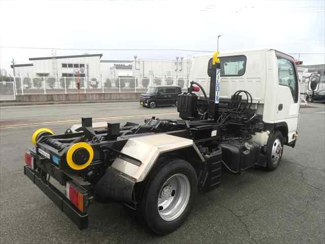 エルフトラック ３ｔ脱着式コンテナ専用車　新明和製　型式：ＣＣＡ２２－１１　車検整備付　４ＷＤ　積載３０００ｋｇ　２シリンダー　４ナンバー仕様　１５０馬力　ＥＴＣ付　メッキ部品有　走行９．６万ｋｍ（7枚目）