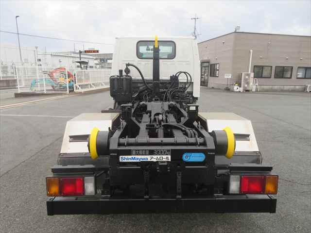 エルフトラック ３ｔ脱着式コンテナ専用車　新明和製　型式：ＣＣＡ２２－１１　車検整備付　４ＷＤ　積載３０００ｋｇ　２シリンダー　４ナンバー仕様　１５０馬力　ＥＴＣ付　メッキ部品有　走行９．６万ｋｍ（8枚目）