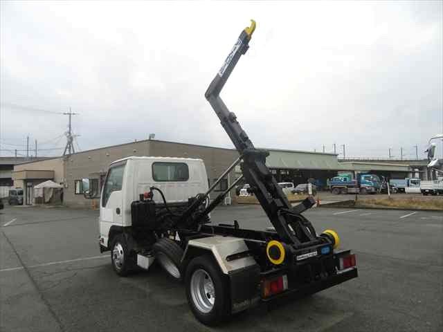 エルフトラック ３ｔ脱着式コンテナ専用車　新明和製　型式：ＣＣＡ２２－１１　車検整備付　４ＷＤ　積載３０００ｋｇ　２シリンダー　４ナンバー仕様　１５０馬力　ＥＴＣ付　メッキ部品有　走行９．６万ｋｍ（27枚目）