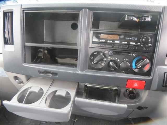 エルフトラック ３ｔ脱着式コンテナ専用車　新明和製　型式：ＣＣＡ２２－１１　車検整備付　４ＷＤ　積載３０００ｋｇ　２シリンダー　４ナンバー仕様　１５０馬力　ＥＴＣ付　メッキ部品有　走行９．６万ｋｍ（44枚目）