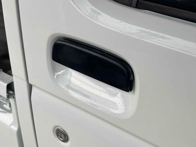 キャリイトラック ＫＣ　軽トラ　４ＷＤ　５速マニュアル　エアコン　パワーステアリング　三方開　ヘッドライトレベライザー（12枚目）