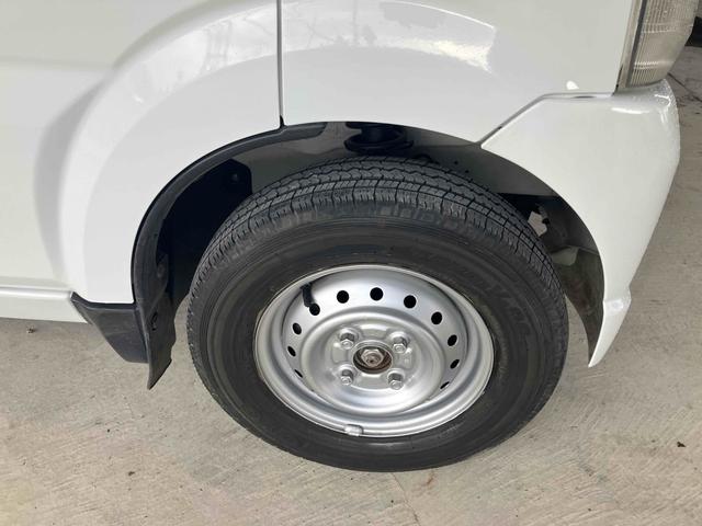 キャリイトラック ＫＣ　軽トラ　４ＷＤ　５速マニュアル　エアコン　パワーステアリング　三方開　ヘッドライトレベライザー（17枚目）