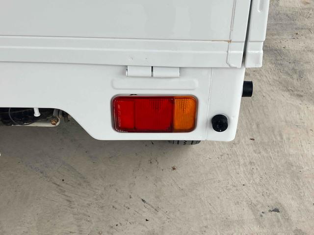 キャリイトラック ＫＣ　軽トラ　４ＷＤ　５速マニュアル　エアコン　パワーステアリング　三方開　ヘッドライトレベライザー（24枚目）