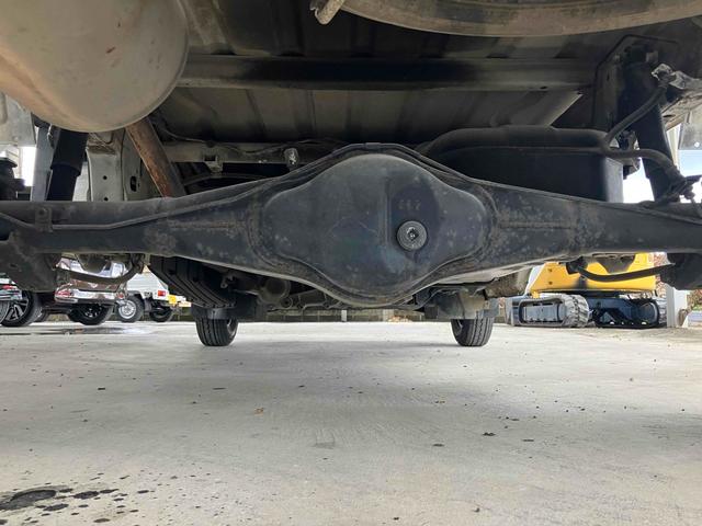 キャリイトラック ＫＣ　軽トラ　４ＷＤ　５速マニュアル　エアコン　パワーステアリング　三方開　ヘッドライトレベライザー（25枚目）