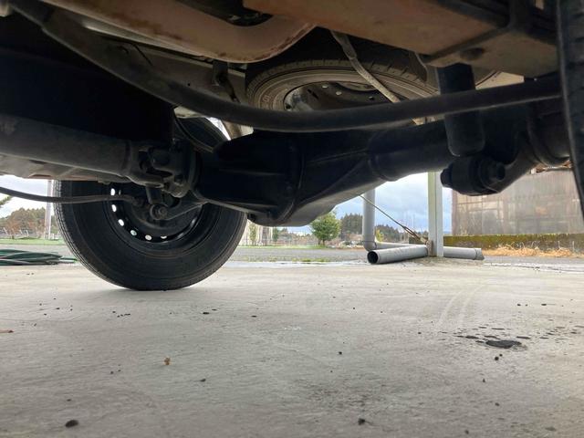 キャリイトラック ＫＣ　軽トラ　４ＷＤ　５速マニュアル　エアコン　パワーステアリング　三方開　ヘッドライトレベライザー（27枚目）