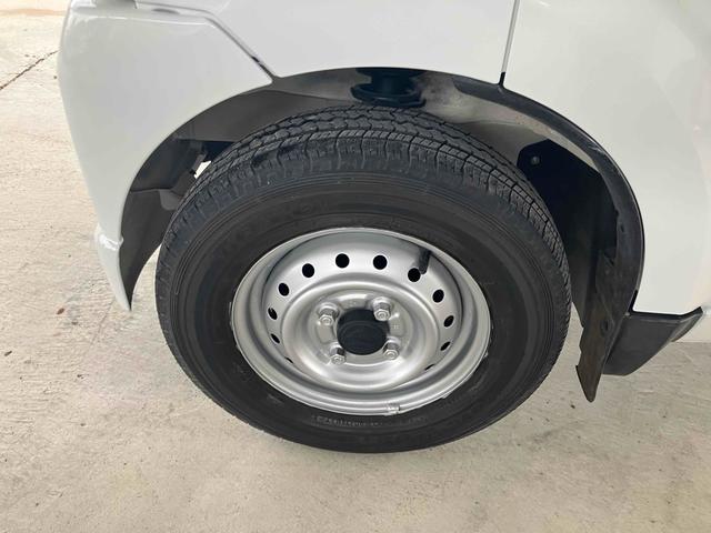 キャリイトラック ＫＣ　軽トラ　４ＷＤ　５速マニュアル　エアコン　パワーステアリング　三方開　ヘッドライトレベライザー（29枚目）