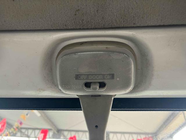 キャリイトラック ＫＣ　軽トラ　４ＷＤ　５速マニュアル　エアコン　パワーステアリング　三方開　ヘッドライトレベライザー（46枚目）