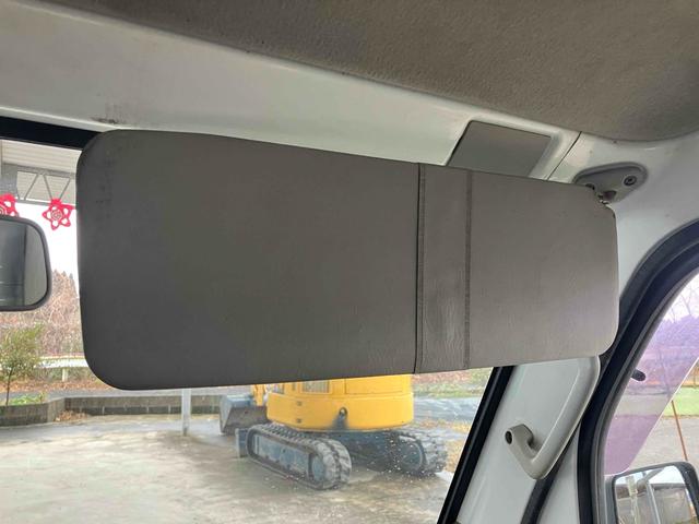 キャリイトラック ＫＣ　軽トラ　４ＷＤ　５速マニュアル　エアコン　パワーステアリング　三方開　ヘッドライトレベライザー（47枚目）