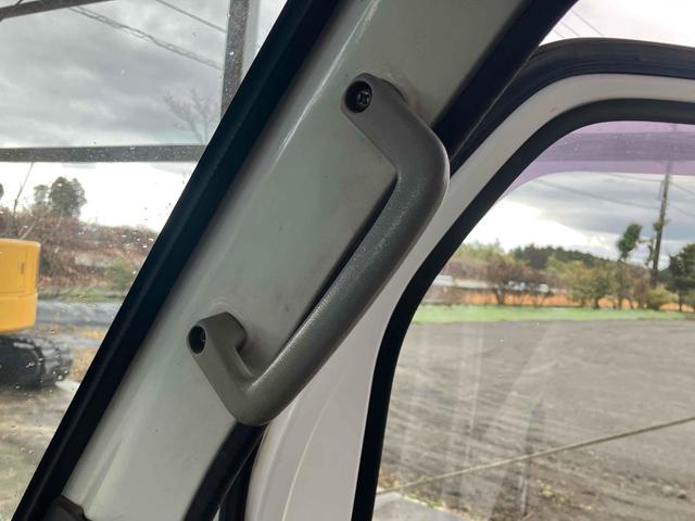 キャリイトラック ＫＣ　軽トラ　４ＷＤ　５速マニュアル　エアコン　パワーステアリング　三方開　ヘッドライトレベライザー（48枚目）