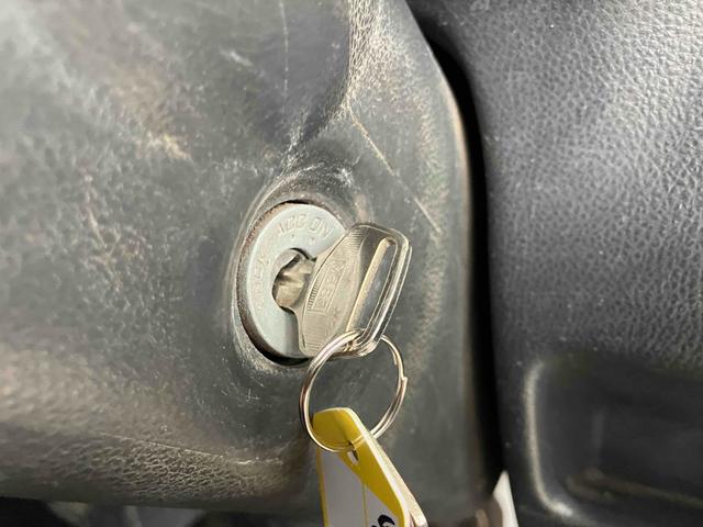 キャリイトラック ＫＣ　軽トラ　４ＷＤ　５速マニュアル　エアコン　パワーステアリング　三方開　ヘッドライトレベライザー（54枚目）