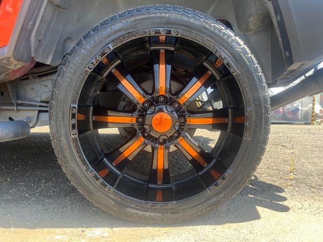 ハマーＨ２ ラグジュアリーパッケージ　自社ＭＡＤ　ＯＦＦ　ＢＬＡＣＫ　ＣＵＳＴＯＭＳ　ワンオフ６本出しマフラー　Ｒ２４ホイール（33枚目）