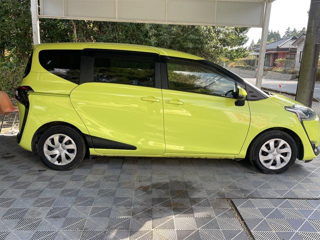 シエンタ Ｘ　ナビ　Ｂｌｕｅｔｏｏｔｈ　ＥＴＣ　運転席助手席エアバック　衝突安全ボディ　横滑防止装置　アイドルストップ　三列シート（4枚目）