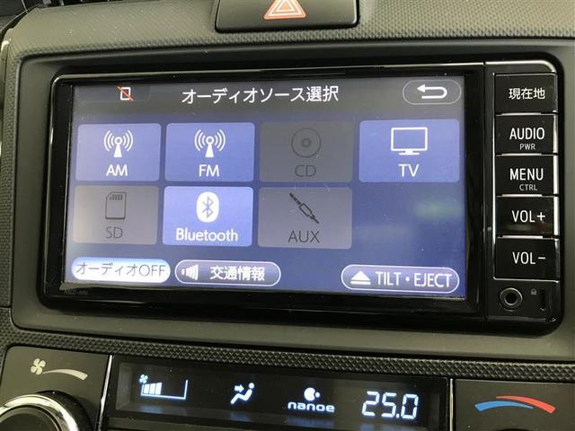カローラアクシオ ハイブリッド　ＥＳＣ　ワンセグテレビ　エアコン　ワイヤレスキー　ＰＣＳ　デュアルエアバッグ　サイドエアバッグ　ナビＴＶ　パワーステアリング　運転席エアバッグ　メモリナビ　ＡＢＳ　ＰＷ　メディアプレイヤー接続（8枚目）