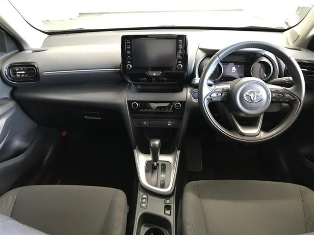 ヤリスクロス ハイブリッドＧ　ＴＳＳ　１００Ｖ　イモビライザー　バックモニタ－　エアコン　ナビ　インテリキー　パワーウィンド　Ｗエアバック　オートクルーズ　メディアプレイヤー接続　キーフリー　横滑防止装置　サイドエアバッグ　アルミ（7枚目）