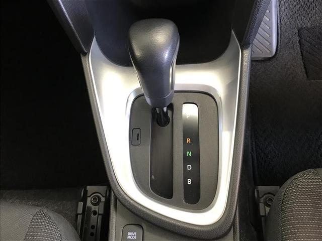 ヤリスクロス ハイブリッドＧ　ＴＳＳ　１００Ｖ　イモビライザー　バックモニタ－　エアコン　ナビ　インテリキー　パワーウィンド　Ｗエアバック　オートクルーズ　メディアプレイヤー接続　キーフリー　横滑防止装置　サイドエアバッグ　アルミ（12枚目）