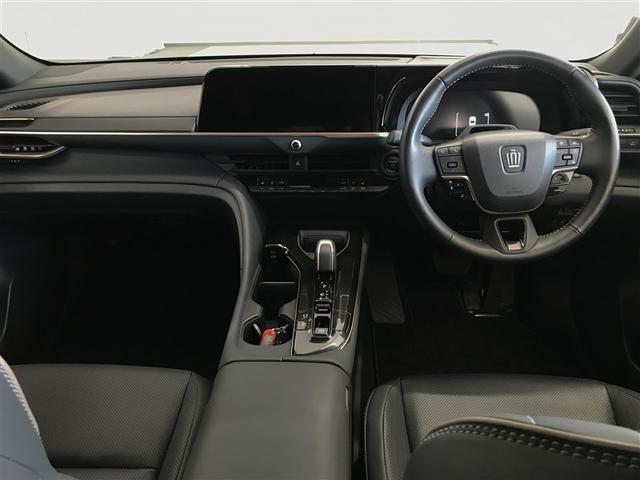 クラウンスポーツ Ｚ　ＡＷＤ　フルセグテレビ　ＥＴＣ車載器　ＴＶナビ　クルコン　横滑り防止装置　エアバッグ　本革　ミュージックプレイヤー接続可　メモリナビ　キーレス　盗難防止装置　ＡＢＳ　アルミ　スマートエントリー　試乗車（7枚目）
