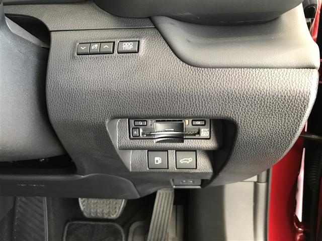 クラウンスポーツ Ｚ　ＡＷＤ　フルセグテレビ　ＥＴＣ車載器　ＴＶナビ　クルコン　横滑り防止装置　エアバッグ　本革　ミュージックプレイヤー接続可　メモリナビ　キーレス　盗難防止装置　ＡＢＳ　アルミ　スマートエントリー　試乗車（16枚目）