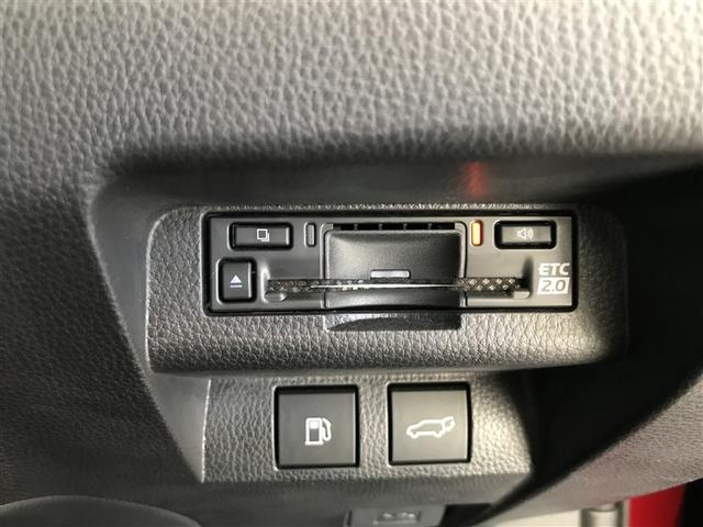 クラウンスポーツ Ｚ　ＡＷＤ　フルセグテレビ　ＥＴＣ車載器　ＴＶナビ　クルコン　横滑り防止装置　エアバッグ　本革　ミュージックプレイヤー接続可　メモリナビ　キーレス　盗難防止装置　ＡＢＳ　アルミ　スマートエントリー　試乗車（17枚目）