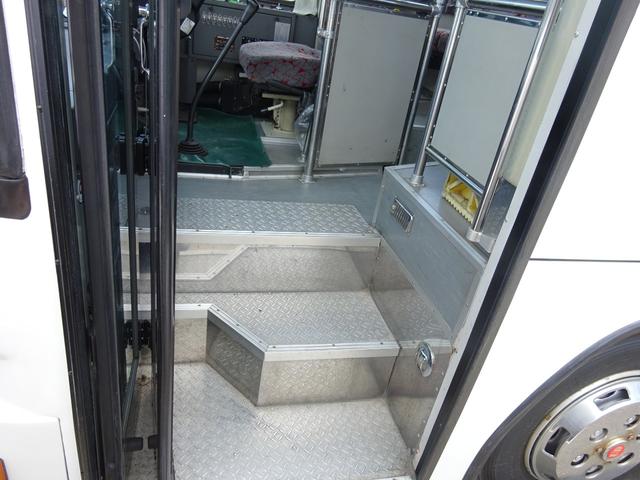 ベースグレード　スペースランナー　大型観光バス　４１人乗り　６速マニュアル　ターボ　自動扉　両棚付　ミクニヒーター(5枚目)