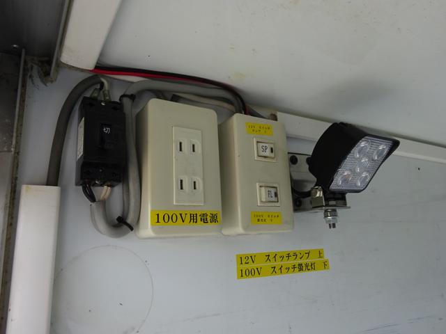 ミニキャブトラック 　移動販売車　左右跳ね上げ式　１００Ｖ電源コンセント差込口　フロアオートマ　アルミホイール　エアコン　パワステ　エアバック（18枚目）
