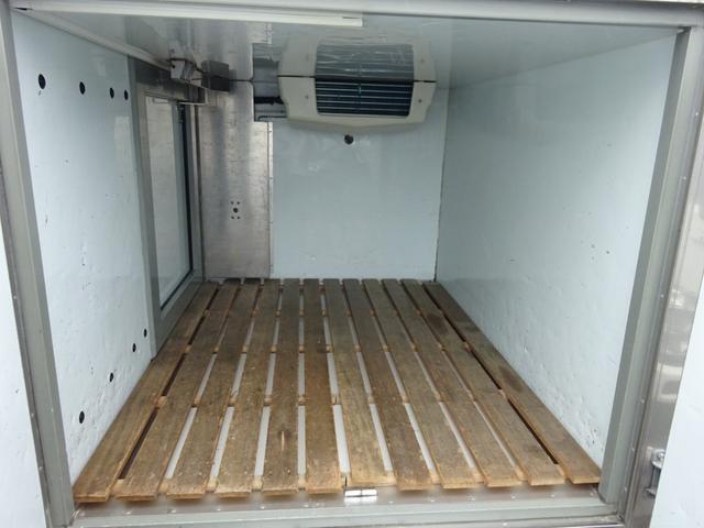 　冷蔵冷凍車　－２０度　２ＷＤ　フロアオートマ　エアコン　パワステ　左側ドア　リア観音開き　スノコ(14枚目)
